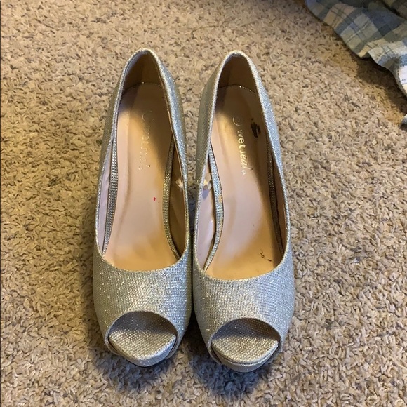 Women’s sparkly platform heels - Picture 3 of 3